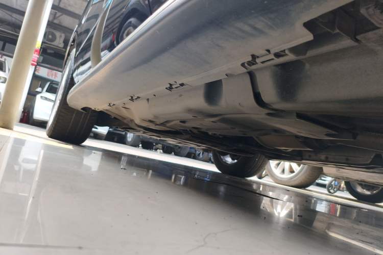 Used Mercedes-Benz M-Class 2014 ML 320 4MATIC Left Side Sill