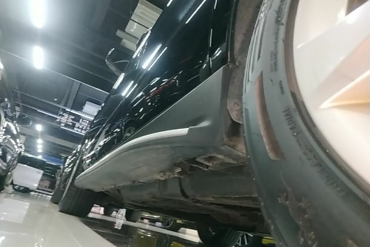 Used Mercedes-Benz M-Class 2014 ML 320 4MATIC Left Side Sill