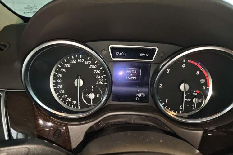 Used Mercedes-Benz M-Class 2014 ML 350 CDI 4MATIC Odometer Close Up