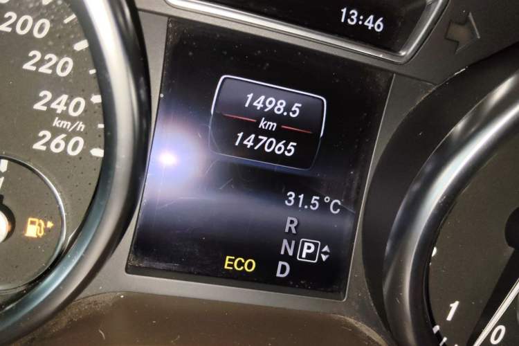 Used Mercedes-Benz M-Class 2014 ML 320 4MATIC Odometer Close Up