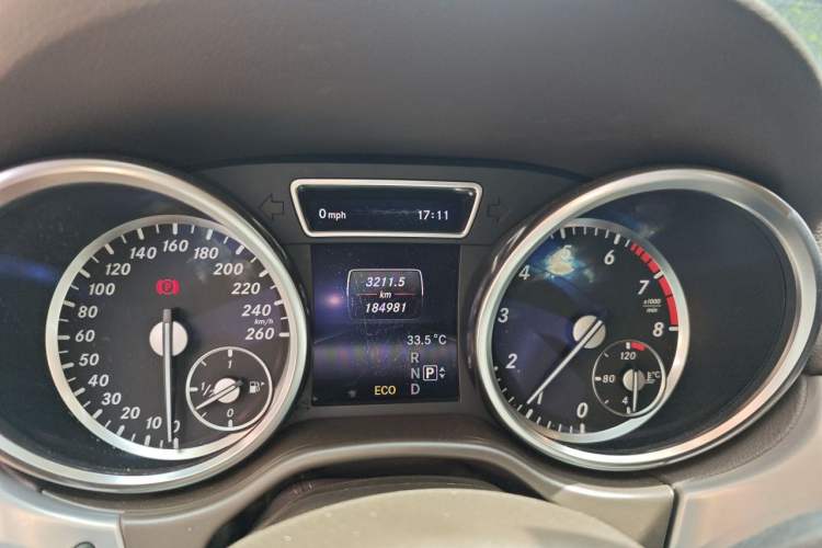 Used Mercedes-Benz M-Class 2014 ML 320 4MATIC Odometer Close Up