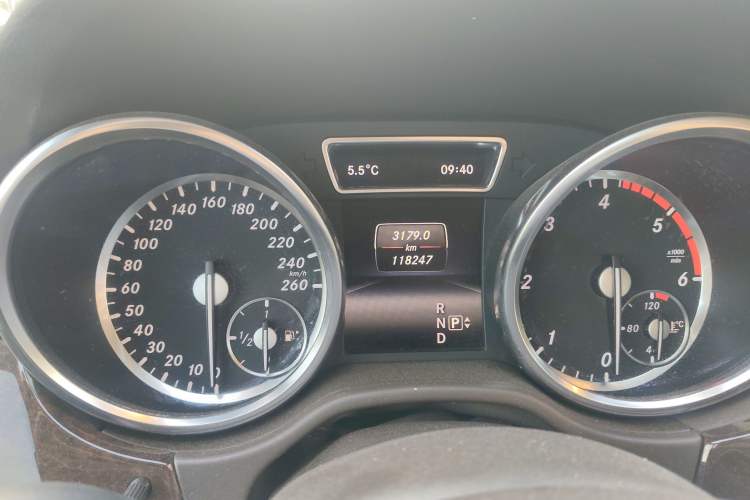 Used Mercedes-Benz M-Class 2014 ML 350 CDI 4MATIC Odometer Close Up