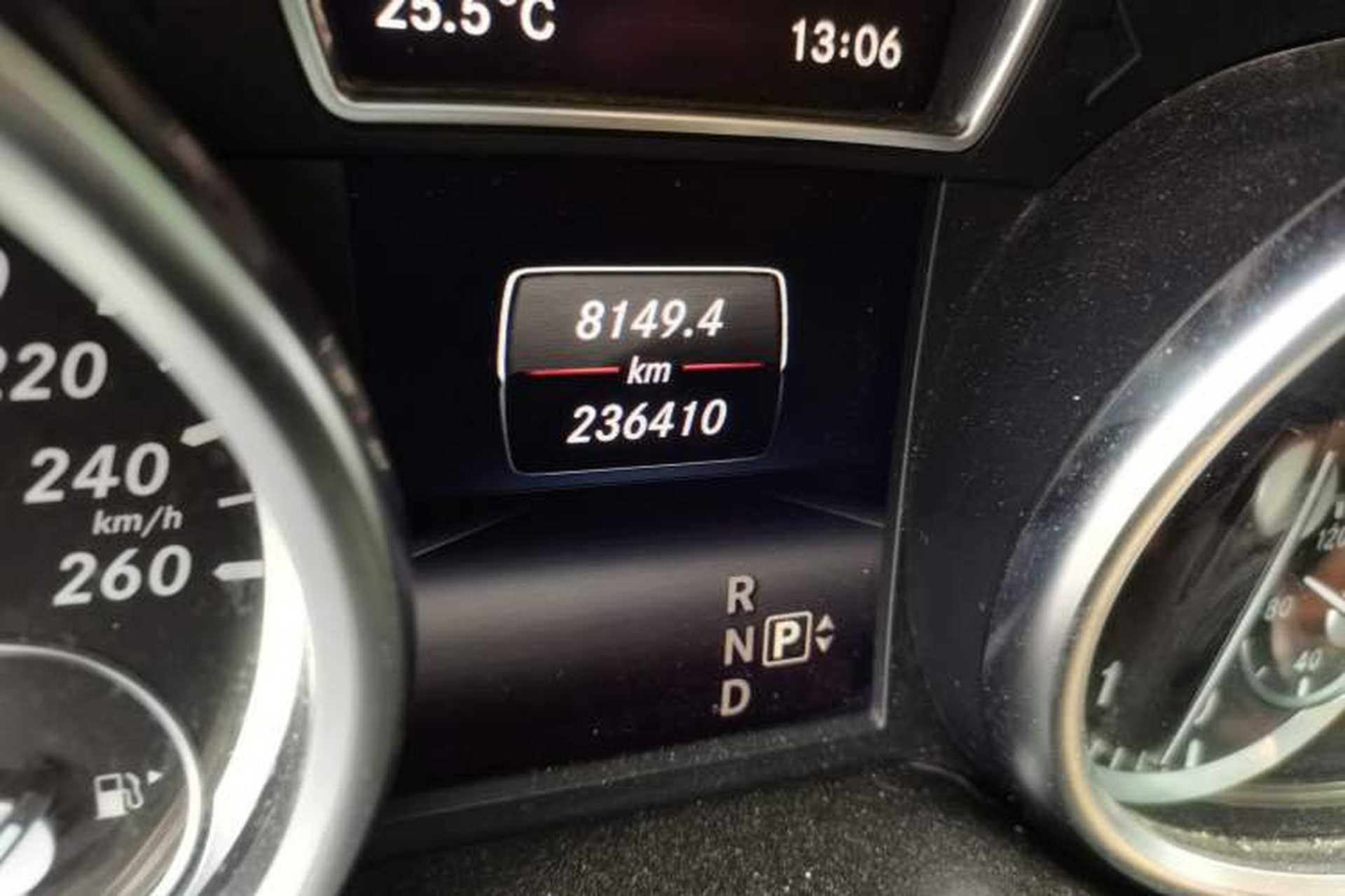 Used Mercedes-Benz M-Class 2014 ML 320 4MATIC Odometer Close Up