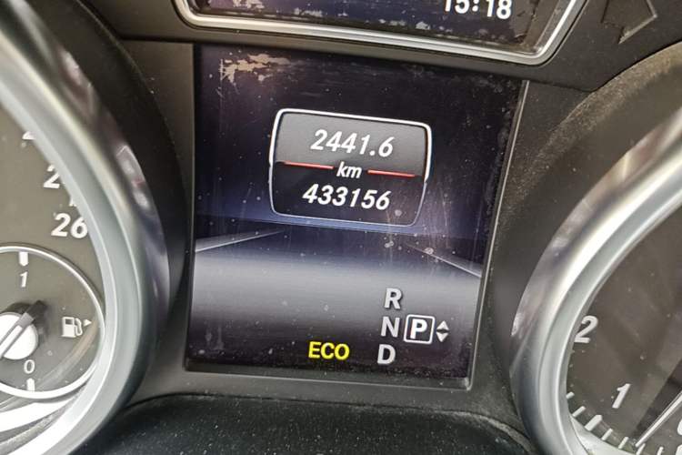 Used Mercedes-Benz M-Class 2014 ML 320 4MATIC Odometer Close Up