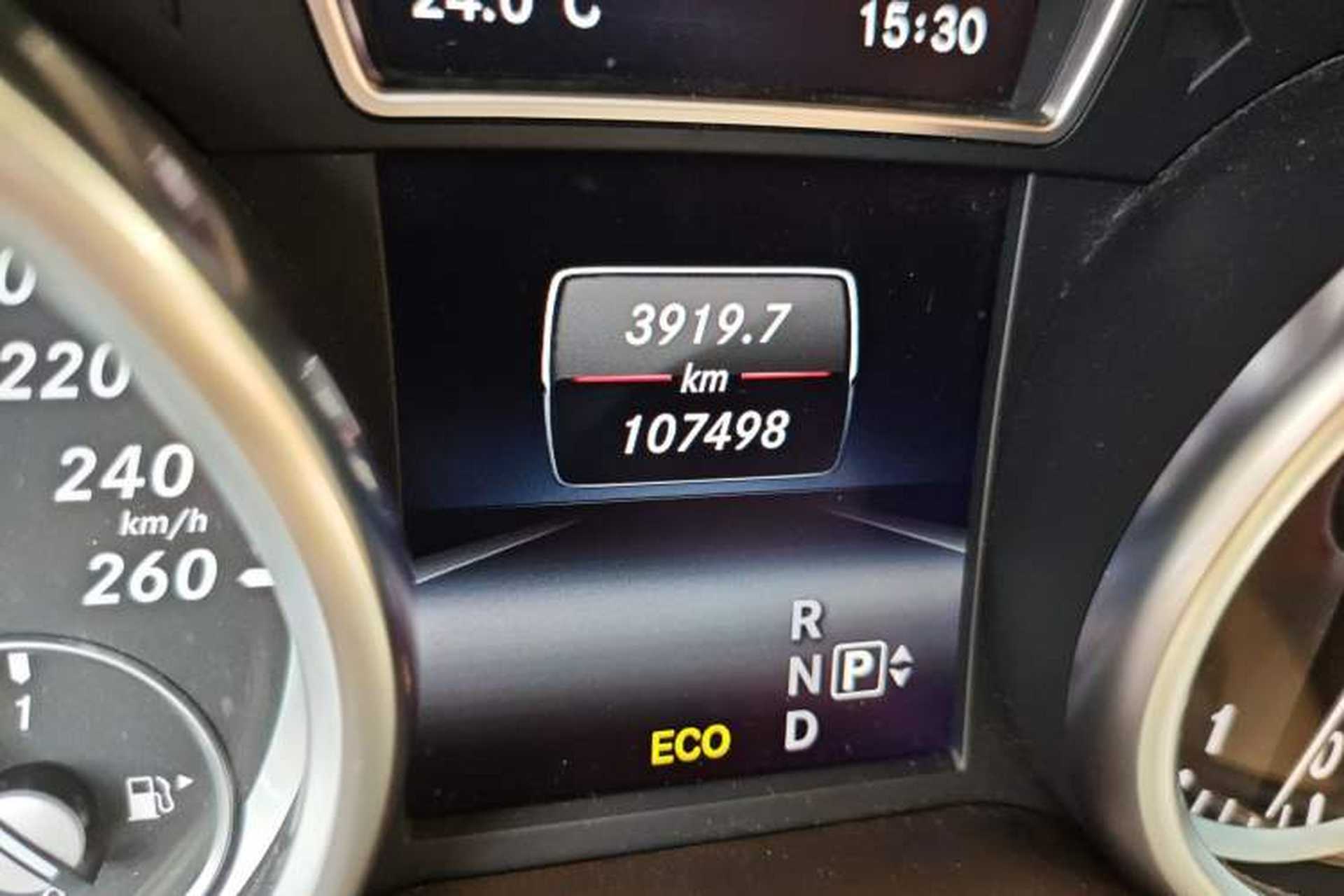 Used Mercedes-Benz M-Class 2014 ML 400 4MATIC Dynamic Model Odometer Close Up