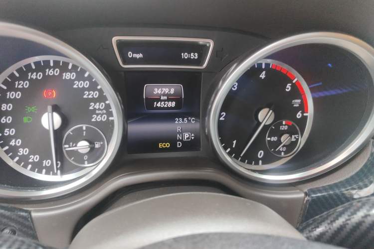 Used Mercedes-Benz M-Class 2014 ML 350 CDI 4MATIC Odometer Close Up
