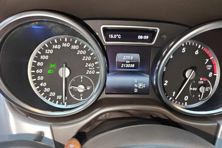 Used Mercedes-Benz M-Class 2014 ML 320 4MATIC Odometer Close Up
