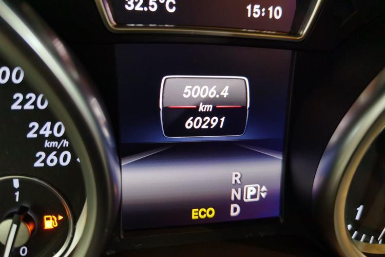 Used Mercedes-Benz M-Class 2014 ML 400 4MATIC Dynamic Model Odometer Close Up