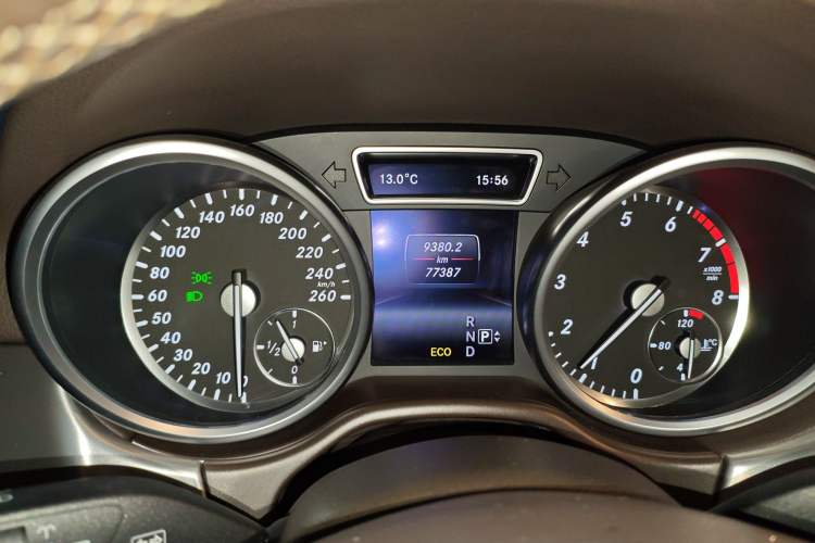 Used Mercedes-Benz M-Class 2014 ML 320 4MATIC Odometer Close Up