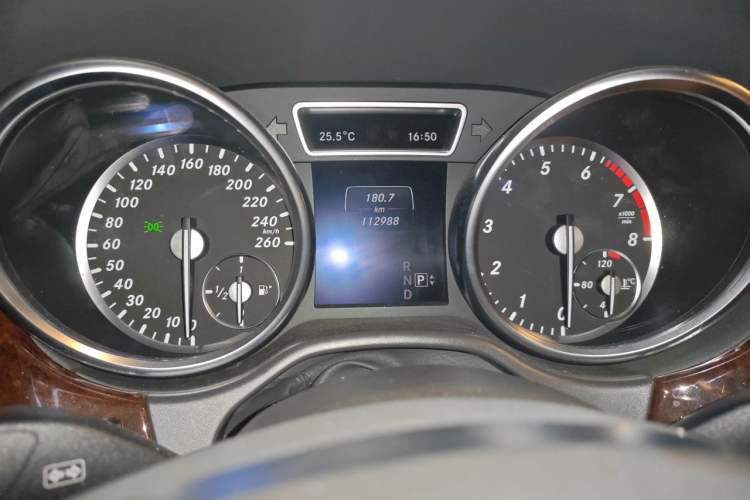 Used Mercedes-Benz M-Class 2014 ML 320 4MATIC Odometer Close Up