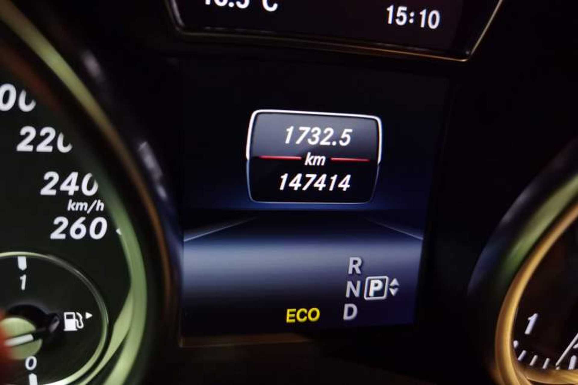 Used Mercedes-Benz M-Class 2014 ML 400 4MATIC Luxury Model Odometer Close Up