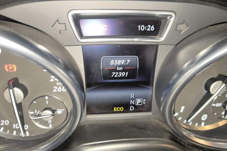 Used Mercedes-Benz M-Class 2014 ML 350 CDI 4MATIC Odometer Close Up