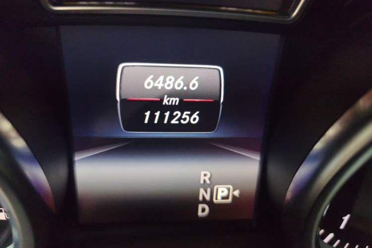Used Mercedes-Benz M-Class 2014 ML 320 4MATIC Odometer Close Up