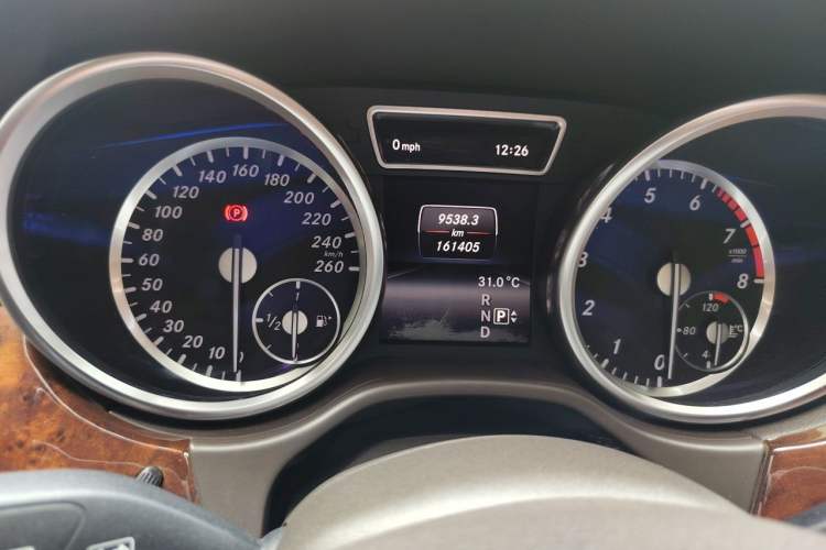Used Mercedes-Benz M-Class 2014 ML 400 4MATIC Luxury Model Odometer Close Up