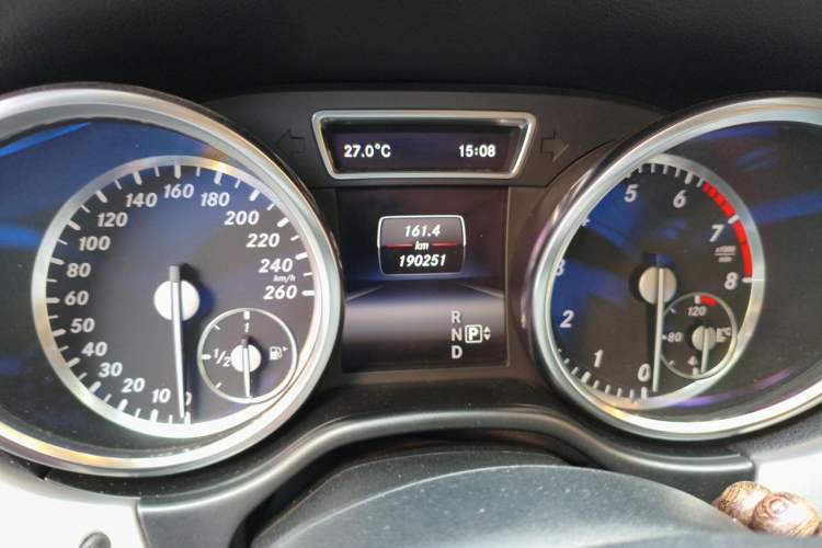 Used Mercedes-Benz M-Class 2014 ML 320 4MATIC Odometer Close Up