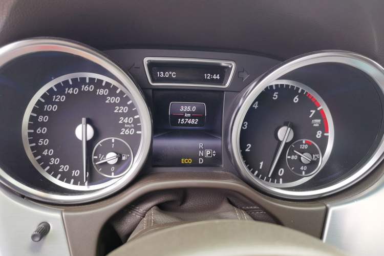Used Mercedes-Benz M-Class 2014 ML 320 4MATIC Odometer Close Up