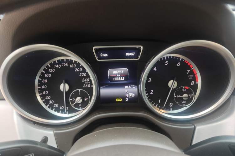 Used Mercedes-Benz M-Class 2014 ML 320 4MATIC Odometer Close Up