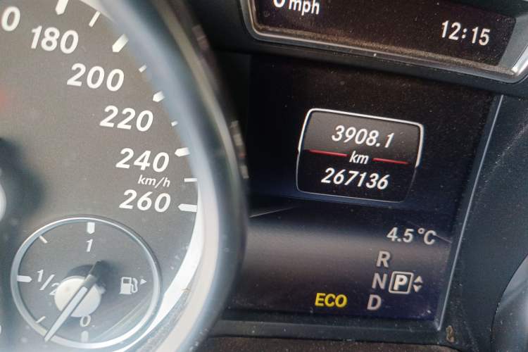 Used Mercedes-Benz M-Class 2014 ML 400 4MATIC Dynamic Model Odometer Close Up