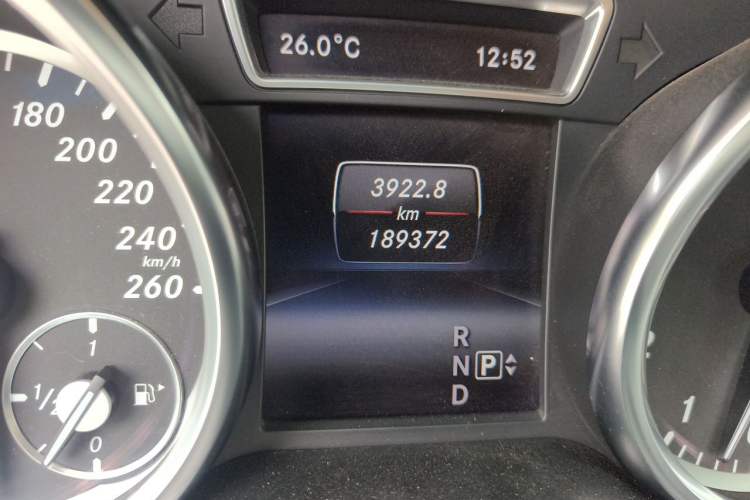 Used Mercedes-Benz M-Class 2014 ML 320 4MATIC Odometer Close Up