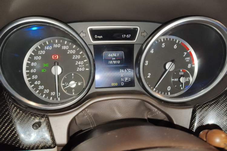 Used Mercedes-Benz M-Class 2014 ML 320 4MATIC Odometer Close Up