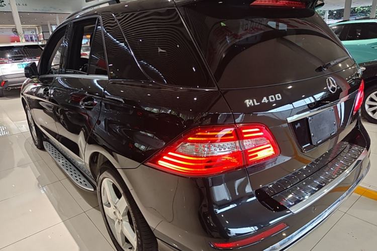 Used Mercedes-Benz M-Class 2014 ML 400 4MATIC Luxury Model Rear Left 45 Deg