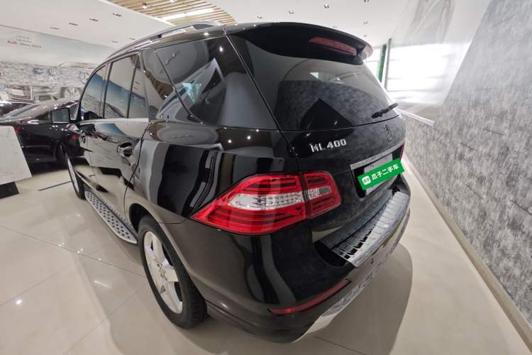 Used Mercedes-Benz M-Class 2014 ML 400 4MATIC Luxury Model Rear Left 45 Deg