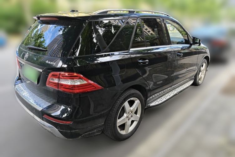 Used Mercedes-Benz M-Class 2014 ML 400 4MATIC Luxury Model Rear Right 45 Deg