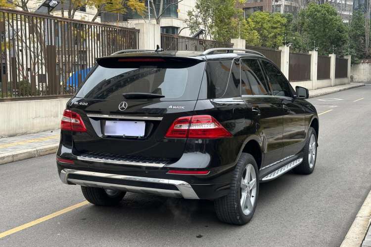 Used Mercedes-Benz M-Class 2014 ML 400 4MATIC Dynamic Model Rear Right 45 Deg