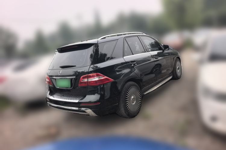 Used Mercedes-Benz M-Class 2014 ML 400 4MATIC Dynamic Model Rear Right 45 Deg