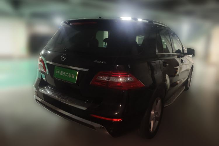 Used Mercedes-Benz M-Class 2014 ML 400 4MATIC Dynamic Model Rear Right 45 Deg