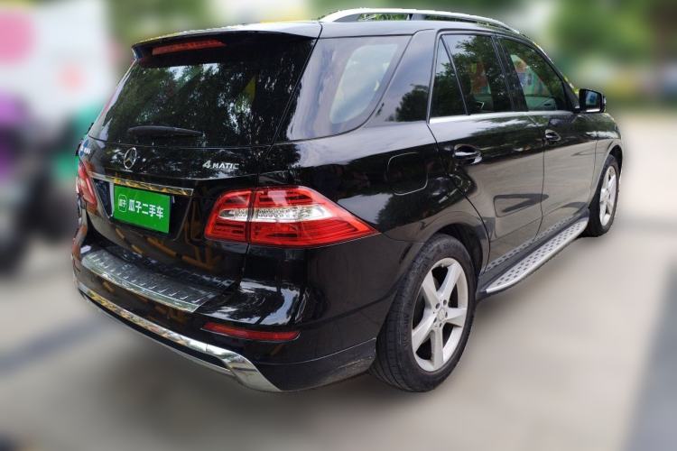 Used Mercedes-Benz M-Class 2014 ML 400 4MATIC Dynamic Model Rear Right 45 Deg