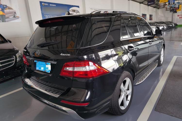 Used Mercedes-Benz M-Class 2014 ML 400 4MATIC Dynamic Model Rear Right 45 Deg