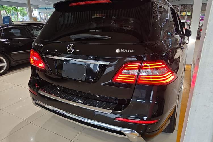 Used Mercedes-Benz M-Class 2014 ML 400 4MATIC Luxury Model Rear Right 45 Deg