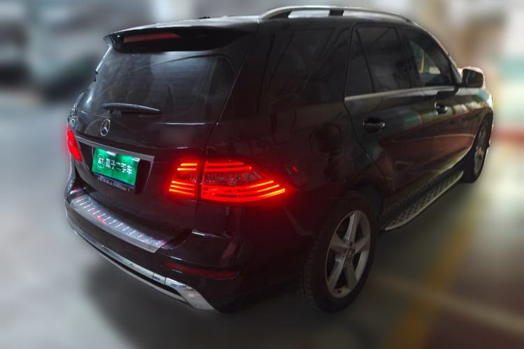 Used Mercedes-Benz M-Class 2014 ML 400 4MATIC Dynamic Model Rear Right 45 Deg
