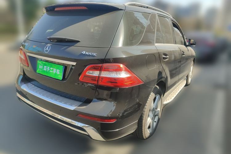 Used Mercedes-Benz M-Class 2014 ML 400 4MATIC Dynamic Model Rear Right 45 Deg