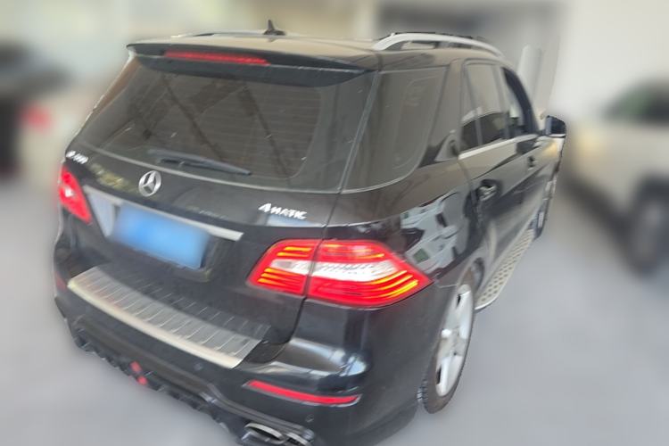 Used Mercedes-Benz M-Class 2014 ML 400 4MATIC Dynamic Model Rear Right 45 Deg