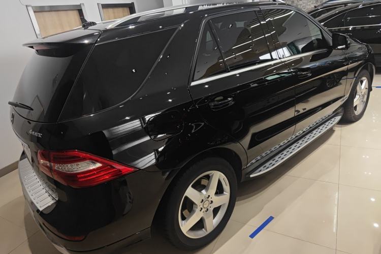 Used Mercedes-Benz M-Class 2014 ML 400 4MATIC Luxury Model Rear Right 45 Deg