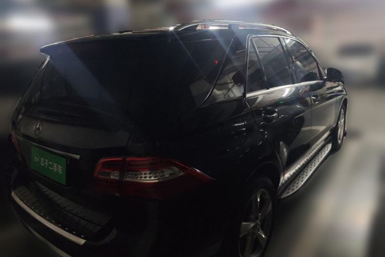 Used Mercedes-Benz M-Class 2014 ML 400 4MATIC Dynamic Model Rear Right 45 Deg