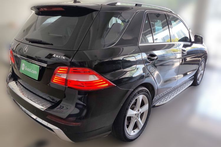 Used Mercedes-Benz M-Class 2014 ML 400 4MATIC Dynamic Model Rear Right 45 Deg