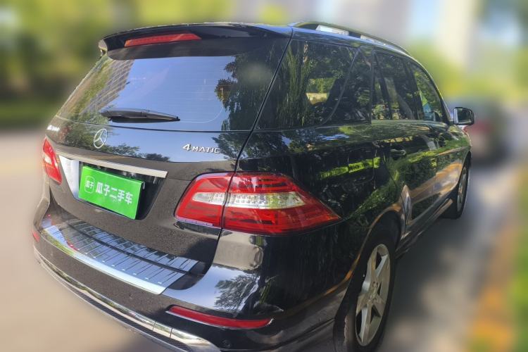 Used Mercedes-Benz M-Class 2014 ML 400 4MATIC Dynamic Model Rear Right 45 Deg