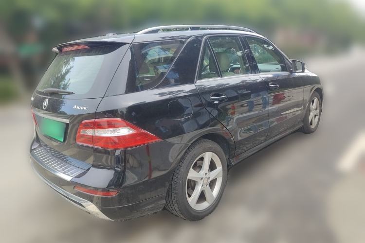 Used Mercedes-Benz M-Class 2014 ML 400 4MATIC Dynamic Model Rear Right 45 Deg