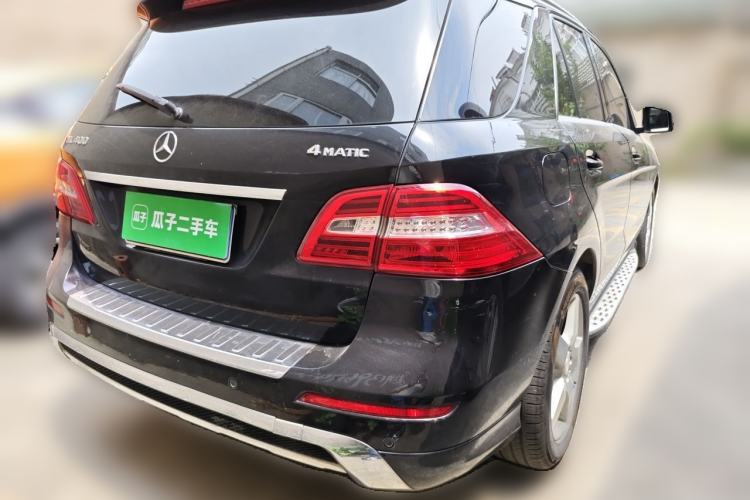 Used Mercedes-Benz M-Class 2014 ML 400 4MATIC Luxury Model Rear Right 45 Deg
