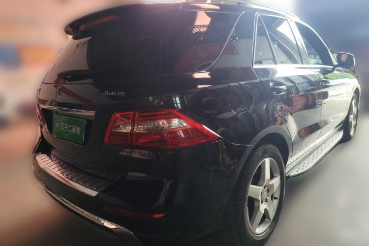 Used Mercedes-Benz M-Class 2014 ML 400 4MATIC Luxury Model Rear Right 45 Deg