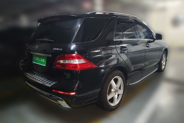 Used Mercedes-Benz M-Class 2014 ML 400 4MATIC Luxury Model Rear Right 45 Deg