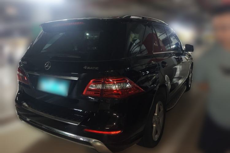 Used Mercedes-Benz M-Class 2014 ML 400 4MATIC Dynamic Model Rear Right 45 Deg