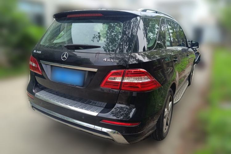 Used Mercedes-Benz M-Class 2014 ML 400 4MATIC Dynamic Model Rear Right 45 Deg
