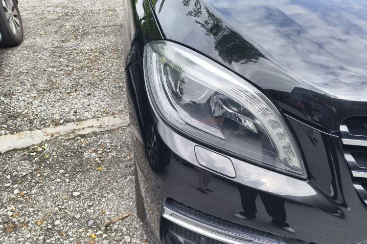 Used Mercedes-Benz M-Class 2014 ML 400 4MATIC Dynamic Model Right Front Headlight