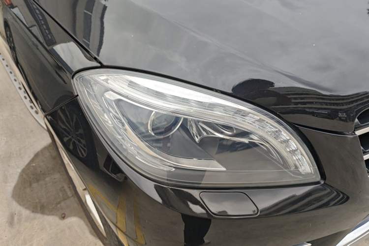 Used Mercedes-Benz M-Class 2014 ML 400 4MATIC Luxury Model Right Front Headlight