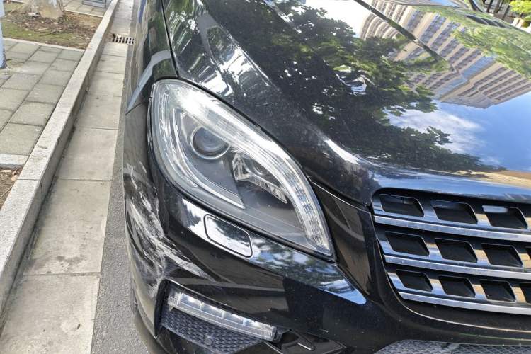 Used Mercedes-Benz M-Class 2014 ML 400 4MATIC Luxury Model Right Front Headlight