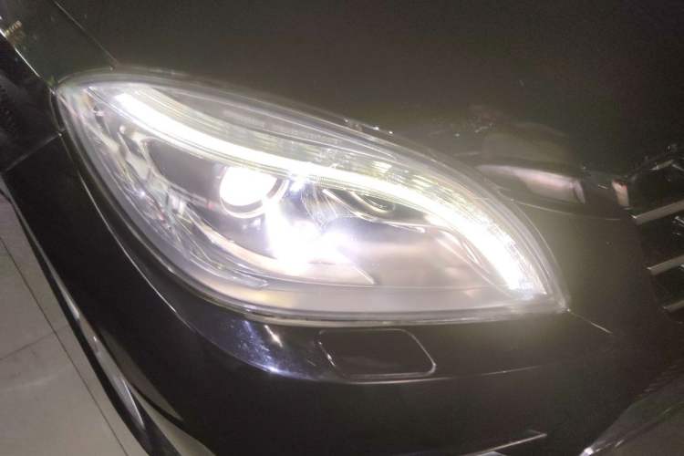 Used Mercedes-Benz M-Class 2014 ML 320 4MATIC Right Front Headlight